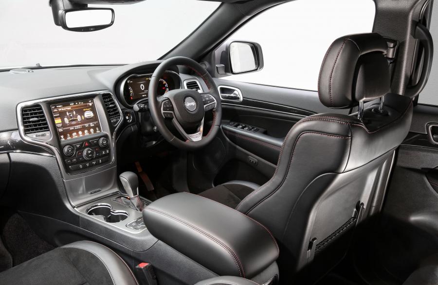 Интерьер Jeep Grand Cherokee Trailhawk 2017 года  (AU) (фото 35 из 40)